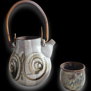 Ceramic grey tea pot, bamboo handle